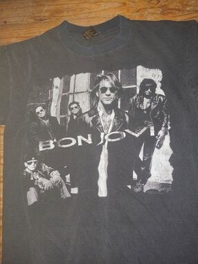 Bon Jovi Graphic Band Tee - Vintage Rare Y2k Large